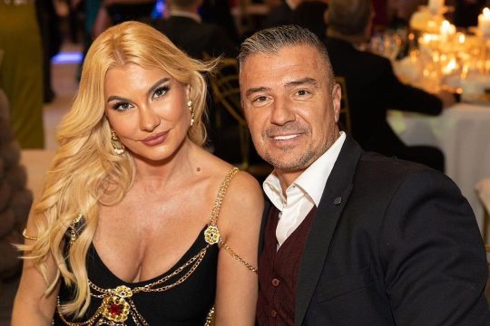 S-a întâlnit cu soția lui Pancu la pauza debutului său la Rapid. Ce i-a dezvăluit Andra: ”Asta mi s-a părut, iar ea mi-a confirmat”