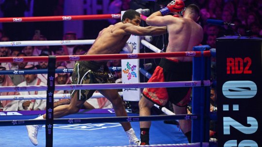 Anthony Joshua și-a făcut adversarul KO în runda a 7-a! Urmează marele duel cu Tyson Fury