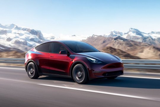 Tesla aduce ”copilotul” Grok în România