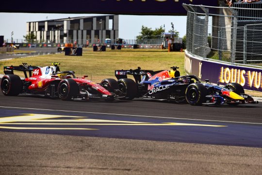 Red Bull schimbă strategia pentru a-l păstra pe Verstappen