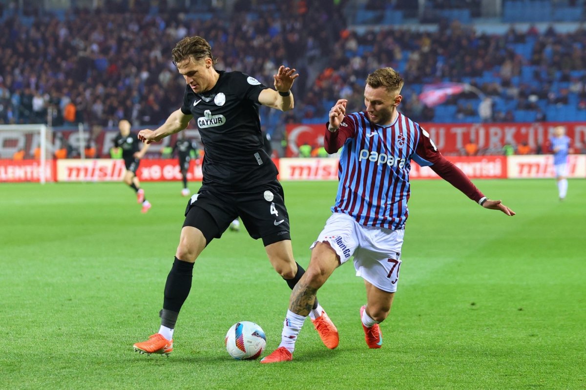 Denis Drăguș a marcat 3 goluri în 26 de meciuri pentru Trabzonspor