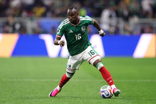 Dan Șucu vrea să transfere o vedetă din naționala Mexicului