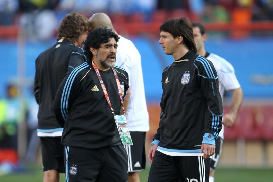 Atac dezlănțuit: ”Dacă eram rahatul de Messi, mergeam la mormântul lui Maradona și îi puneam cele 8 Baloane de Aur ale mele acolo!”