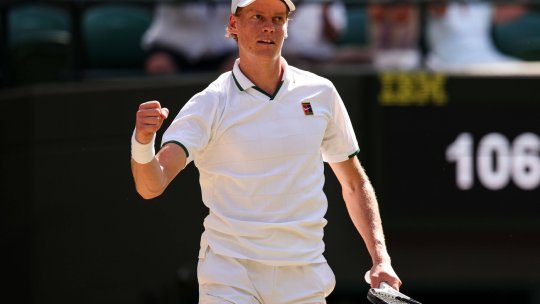 Jannik Sinner s-a calificat în semifinale la Wimbledon! Liderul mondial, aproape de o nouă confruntare cu Novak Djokovic