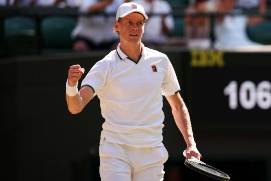 Jannik Sinner s-a calificat în semifinale la Wimbledon! Liderul mondial, aproape de o nouă confruntare cu Novak Djokovic