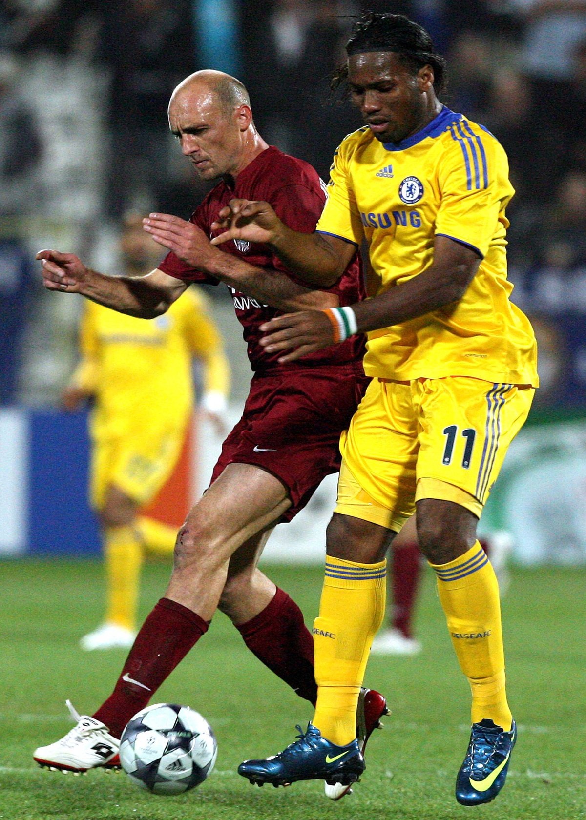 Gabi Mureșan, aici în duel cu legendarul Didier Drogba