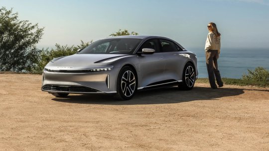 Arabia Saudită își mărește implicarea într-un constructor auto