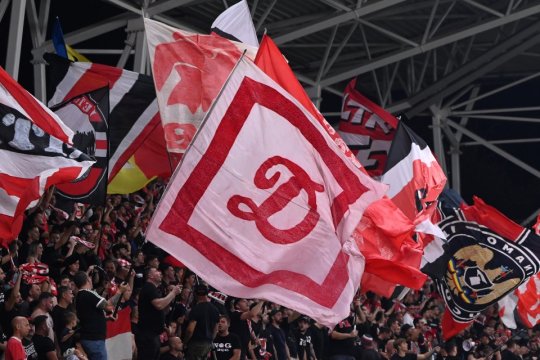 Nu se opresc! Dinamo, o nouă ironie în direcția Rapidului: ”Eroare 404”. Derby-ul din weekend se joacă cu casa închisă