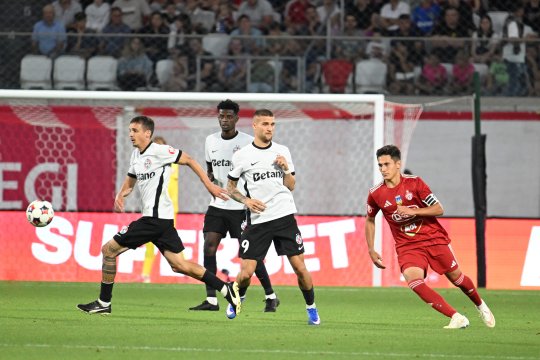 Basarab Panduru nu a avut milă de fotbalistul de la FCSB: ”Nu poate să alerge. Îi arde de șmecherii!”