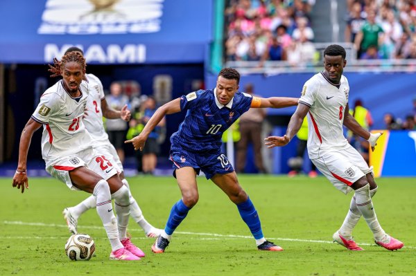 Inter dă lovitura pe piața transferurilor! Djed Spence, tot mai aproape de Milano. Ce se întâmplă cu Luis Henrique