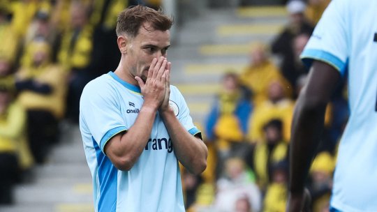 Olaru a pasat decisiv, s-a accidentat, iar apoi a fost eliminat dramatic din UCL! Istvan Kovacs i-a arătat cartonașul roșu unui jucător de la Saint-Gilloise