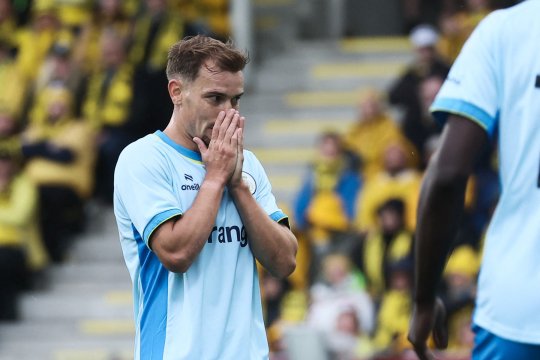 Olaru a pasat decisiv, s-a accidentat, iar apoi a fost eliminat dramatic din UCL! Istvan Kovacs i-a arătat cartonașul roșu unui jucător de la Saint-Gilloise
