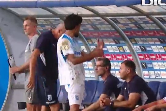 Baiaram, nervos în momentul în care a fost schimbat de Coelho. Imaginile surprinse cu fotbalistul Universității Craiova
