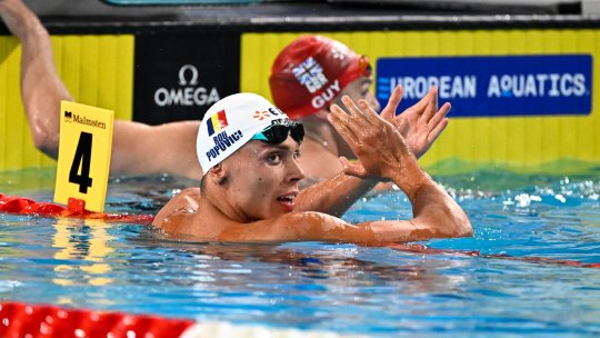 David Popovici, unic în istoria Europenelor! Performanță fabuloasă după ce a câștigat aurul la 200 m liber. Reacția campionului: ”Nu înot pentru titluri, ci pentru dragul de a excela!”
