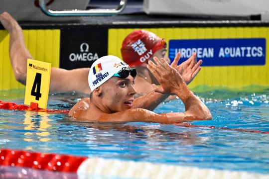 David Popovici, unic în istoria Europenelor! Performanță fabuloasă după ce a câștigat aurul la 200 m liber. Reacția campionului: ”Nu înot pentru titluri, ci pentru dragul de a excela!”