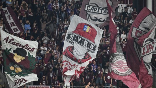 Rapid - Dinamo, duel și în peluze! Bannerul giuleștenilor, urmat de o replică ironică