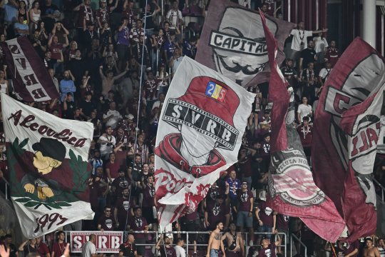 Rapid - Dinamo, duel și în peluze! Bannerul giuleștenilor, urmat de o replică ironică