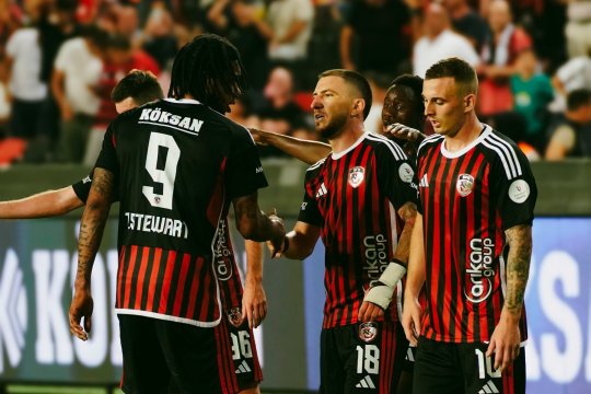 Remiză în ”derby-ul românesc” din Turcia: Rădoi, salvat de Sorescu în fața echipei lui Hagi și Akdag!