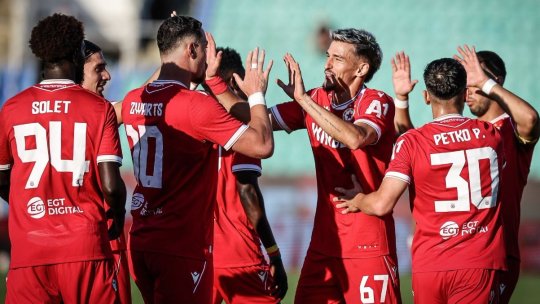 Debut de povestit nepoților pentru un cvadruplu campion al României: două assist-uri și un roșu din prima repriză