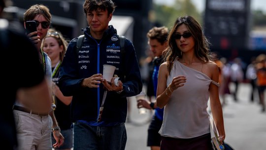 E oficial: Alex Albon rămâne la Williams în 2027!