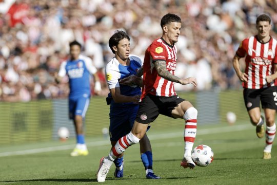 Meci de coșmar pentru PSV: a pierdut Supercupa Țărilor de Jos după ce a jucat în inferioritate numerică aproape tot meciul! Dennis Man, schimbat la pauză