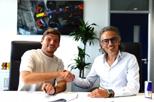 E oficial: Max Verstappen a semnat contractul!