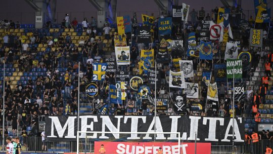 Scandal de proporții lângă stadionul ”Ilie Oană”! Suporterii Rapidului și Petrolului s-au luat la bătaie după meci