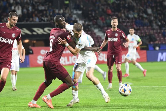 CFR Cluj - FCSB, de la ora 21:30, pe iAMsport.ro. Cu o victorie, roș-albaștrii revin pe locul 1 în SuperLiga