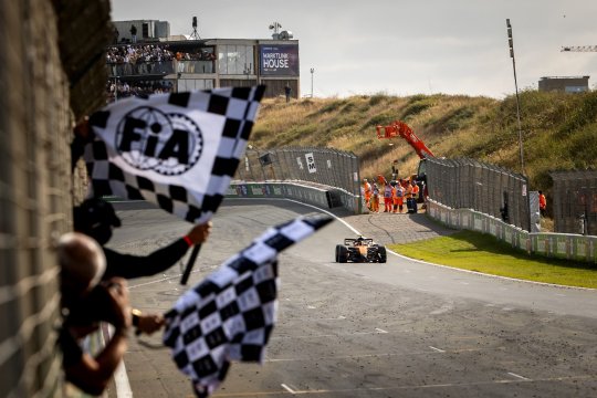 Norris, victorie la Zandvoort! Mercedes și Ferrari pregătesc asaltul