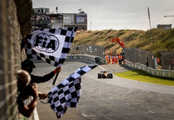 Norris, victorie la Zandvoort! Mercedes și Ferrari pregătesc asaltul