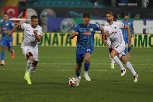 Refuzat de FCSB, a ales să semneze cu Gaziantep! Mirel Rădoi anunță: ”Îl vom vedea în primul 11”