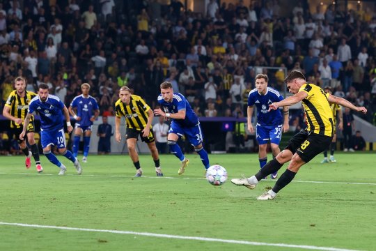 Răzvan Marin, gol pentru AEK Atena și calificare în faza principală din Champions League! Grecii au spulberat-o pe fosta adversară a Craiovei
