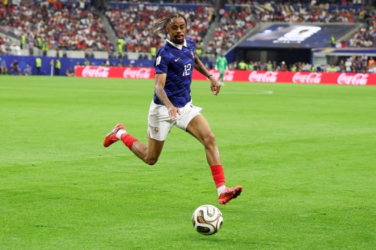 Bradley Barcola pleacă de la PSG pentru 140 de milioane de euro. Clubul la care își va continua cariera