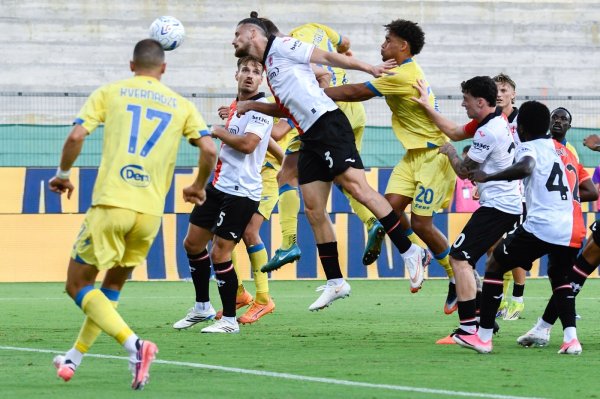 ”Deconectat de la meci!”. Drăgușin, făcut praf după o nouă partidă de coșmar la Fiorentina. Debut pentru Bîrligea la Frosinone