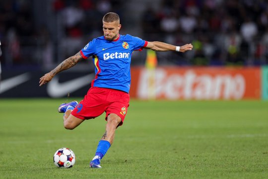 FCSB - Farul Constanța, de la 21:30, pe iAMsport.ro. Roș-albaștrii vor să își continue parcursul perfect din SuperLiga!