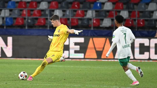 De ce nu a fost inclus Târnovanu în lotul FCSB la partida cu Farul