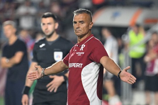 Bătăi de cap pentru Pancu: fotbaliștii de care Rapid vrea să scape refuză să plece din Giulești!