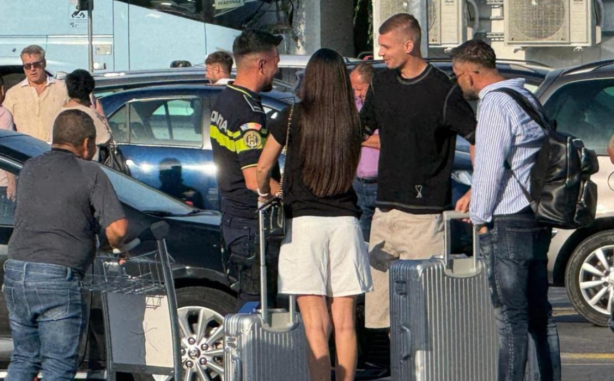 Florin Tănase, prezent la aeroport alături de soția sa, Medeea, și impresarul Florin Vulturar