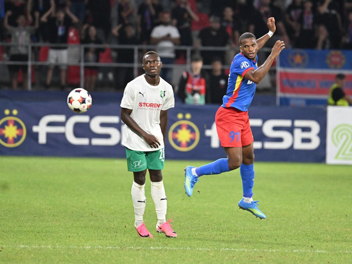 Barthelemy Diedhiou (stânga) este unul dintre cei mai importanți fotbaliști de la FK Auda