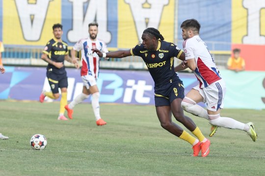 Petrolul i-a provocat Oțelului primul eșec din noul sezon! Nlundulu și Zima, eroii ”lupilor galbeni”