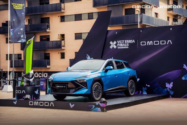 OMODA 4 debutează în Europa, la Barcelona. Noul model, prezentat în lumea esports