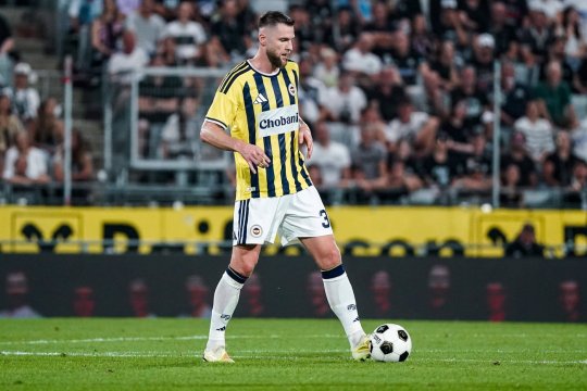 Fenerbahce - AS Roma, de la 19:45, Bayern Munchen - Bodo/Glimt și Como - RB Leipzig, de la 22:00, pe iAMsport.ro. Se încheie prima etapă în Liga Campionilor!