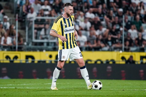 Fenerbahce - AS Roma, de la 19:45, Bayern Munchen - Bodo/Glimt și Como - RB Leipzig, de la 22:00, pe iAMsport.ro. Se încheie prima etapă în Liga Campionilor!