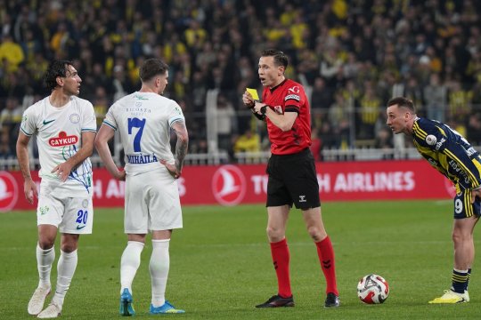 Valentin Mihăilă, eliminat după intervenția VAR! Iustin Doicaru, pasă de gol la oaspeți