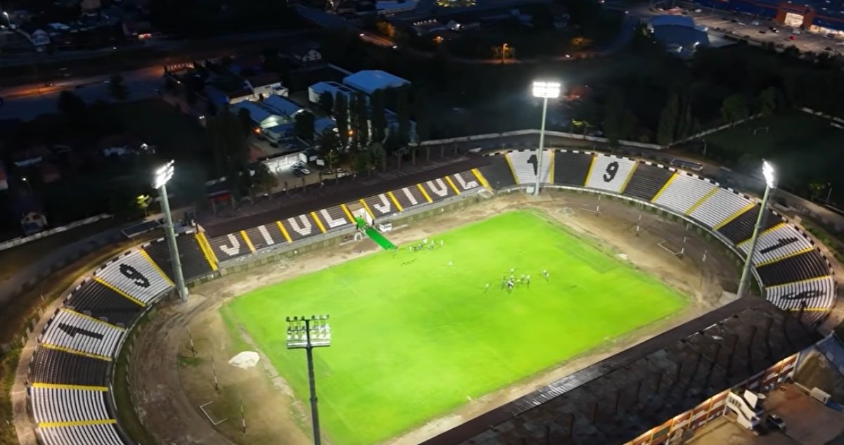 Pentru prima dată în istoria sa, pe stadionul Jiul se va juca în nocturnă