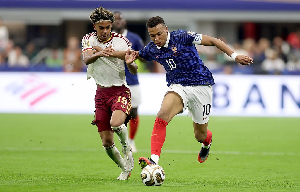 Lamine Yamal și Kylian Mbappe sunt favoriți la Balonul de Aur