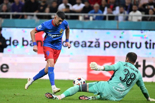 FCSB - Petrolul Ploiești 2-1, ACUM, pe iAMsport.ro. Avantaj la pauză pentru roș-albaștri!
