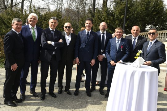 Șterge pe jos cu componentul Generației de Aur: ”Proctologul lui Burleanu! Am fost de 1.000 de ori mai bun fotbalist decât el”