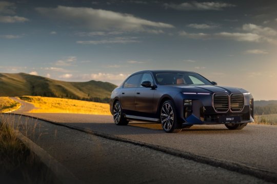 BMW Seria 7 debutează în România! Cum arată și ce dotări oferă