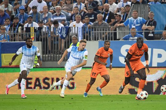 Universitatea Craiova - FCSB 5-0! Victorie categorică a oltenilor. Continuă criza roș-albaștrilor: doar un punct în cinci meciuri!